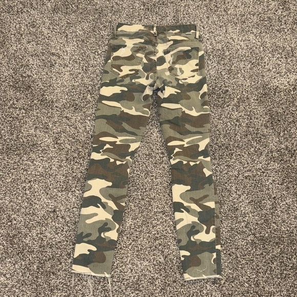 Mother High Waisted Looker Ankle Fray in Camo - Picture 8 of 9